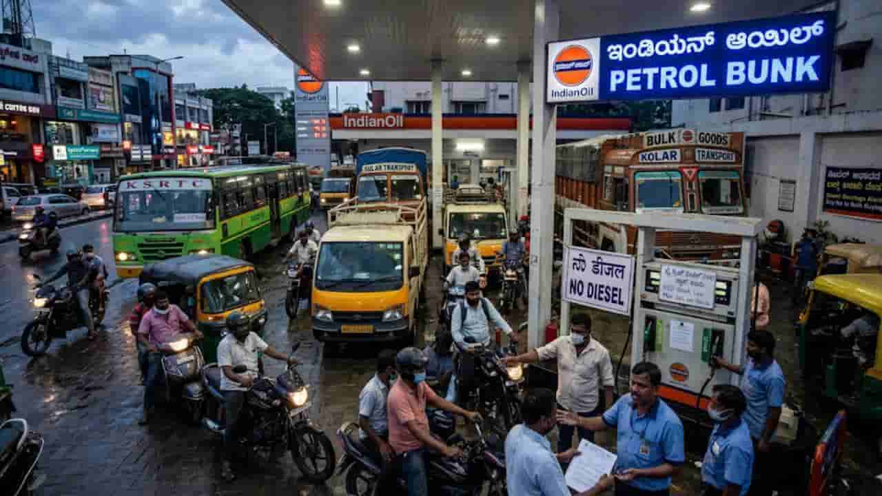 ಬಂಕ್‌ಗಳ ಮುಂದೆ ಮತ್ತೆ ಶುರುವಾಗುತ್ತಾ ಕ್ಯೂ? ಕೈಗಾರಿಕೆಗಳ ಬಲ್ಕ್ ಖರೀದಿಯಿಂದ ಸಾಮಾನ್ಯ ಗ್ರಾಹಕರಿಗೆ ಡೀಸೆಲ್ ಸಂಕಷ್ಟ!