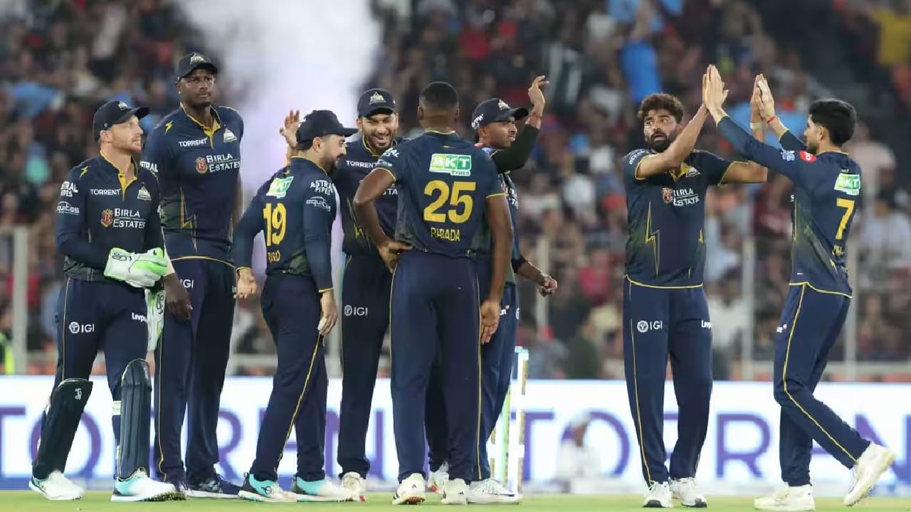 ಒಟ್ಟಾರೆಯಾಗಿ ಹೇಳುವುದಾದರೆ, ಗುಜರಾತ್ ಟೈಟಾನ್ಸ್ ತಂಡಕ್ಕೆ ಪ್ಲೇ-ಆಫ್ಸ್ ಅವಕಾಶ ಇದ್ದರೂ, ಸಣ್ಣದೊಂದು ತಪ್ಪು ಕೂಡ ದೊಡ್ಡ ಬೆಲೆ ತೆರುವಂತೆ ಮಾಡಬಹುದು. ಈ ತಪ್ಪನ್ನು ಮಾಡದೇ ಶುಭ್ಮನ್ ಗಿಲ್ ಪಡೆ ಮೇ 21 ರಂದು ಸಿಎಸ್ಕೆ ವಿರುದ್ಧ ಗೆದ್ದು ನೇರವಾಗಿ ಟಾಪ್-2 ಸ್ಥಾನಕ್ಕೇರಲಿದೆಯೇ? ಅಥವಾ ಇತರ ತಂಡಗಳ ಸೋಲು-ಗೆಲುವಿನ ಲೆಕ್ಕಾಚಾರಕ್ಕೆ ಕಾಯಲಿದೆಯೇ ಎಂಬುದನ್ನು ಕಾದು ನೋಡಬೇಕಿದೆ.
