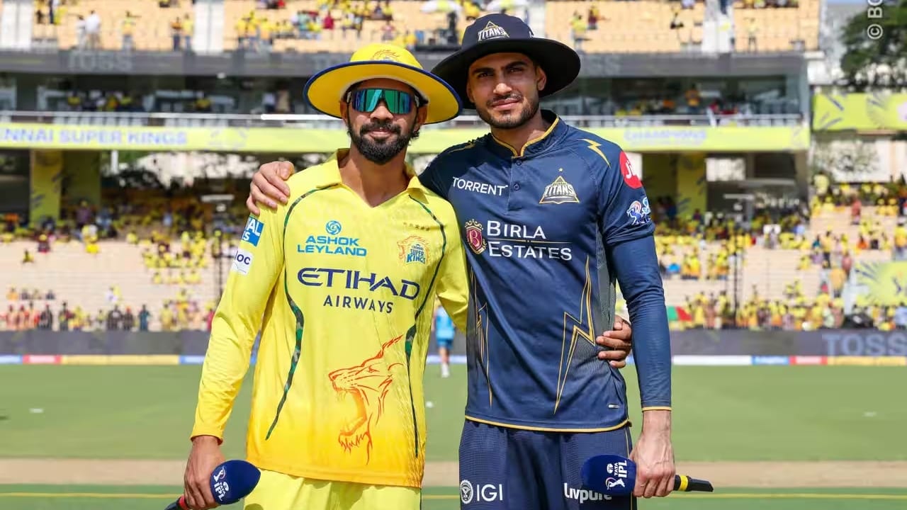 ಗುಜರಾತ್ ಟೈಟಾನ್ಸ್ ತಂಡವು ಮೇ 21 ರಂದು ನರೇಂದ್ರ ಮೋದಿ ಸ್ಟೇಡಿಯಂನಲ್ಲಿ ಚೆನ್ನೈ ಸೂಪರ್ ಕಿಂಗ್ಸ್ (CSK) ವಿರುದ್ಧ ತನ್ನ ಕೊನೆಯ ಲೀಗ್ ಪಂದ್ಯ ಆಡಲಿದೆ. ಈ ಮ್ಯಾಚ್ನಲ್ಲಿ ಜಯ ಸಾಧಿಸಿದರೆ 18 ಅಂಕಗಳೊಂದಿಗೆ ಪ್ಲೇಆಫ್ಗೆ ಪ್ರವೇಶಿಸುತ್ತದೆ. ಒಂದು ವೇಳೆ ಸೋತರೆ ಇತರೆ ತಂಡಗಳ ಸೋಲು-ಗೆಲುವುಗಳ ಲೆಕ್ಕಾಚಾರ ಮಾಡಬೇಕಾಗುತ್ತದೆ.