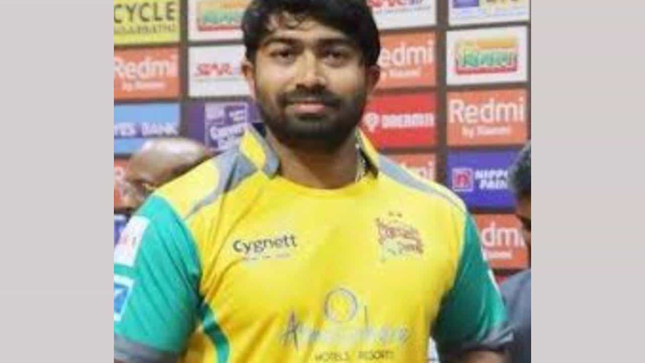 ಇದೆಂಥಾ ದುರ್ದೈವ! ಕ್ರಿಕೆಟ್ ಆಡುತ್ತಿರುವಾಗಲೇ ಕುಸಿದು ಬಿದ್ದು ಆಟಗಾರ ಸಾವು ಇದೆಂಥಾ ದುರ್ದೈವ! ಕ್ರಿಕೆಟ್ ಆಡುತ್ತಿರುವಾಗಲೇ ಕುಸಿದು ಬಿದ್ದು ಆಟಗಾರ ಸಾವು