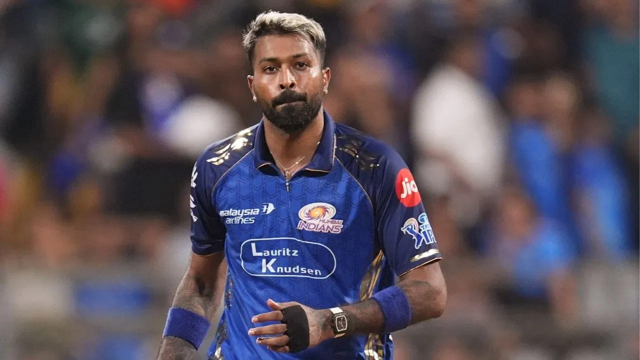 ಈ ಸೋಲುಗಳೊಂದಿಗೆ ಹಾರ್ದಿಕ್ ಪಾಂಡ್ಯ ಹೊಂದಿರುವ ಗೆಲುವಿನ ಶೇಕಡಾವಾರು ಕೇವಲ 39.4 ಪರ್ಸೆಂಟ್ ಮಾತ್ರ. ಅತ್ತ 158 ಪಂದ್ಯಗಳಲ್ಲಿ ಮುಂಬೈ ಇಂಡಿಯನ್ಸ್ ತಂಡವನ್ನು ಮುನ್ನಡೆಸಿರುವ ರೋಹಿತ್ ಶರ್ಮಾ 55.06% ಹೊಂದಿದ್ದರು. ಅಂದರೆ ಹಾರ್ದಿಕ್ ಪಾಂಡ್ಯ ನಾಯಕತ್ವದಲ್ಲಿ ಮುಂಬೈ ಇಂಡಿಯನ್ಸ್ ತನ್ನ ಹಳೆಯ ಖದರ್ ಕಳೆದುಕೊಂಡಿದೆ. (PC: IPL)