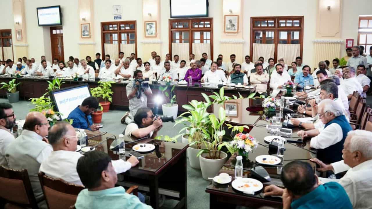 ನೂತನ ಮುಖ್ಯಮಂತ್ರಿ ಆಯ್ಕೆ ಬೆನ್ನಲ್ಲೇ ಡಿಸಿಎಂ ಸ್ಥಾನಕ್ಕೆ ಪೈಪೋಟಿ, ಮಂತ್ರಿಗಿರಿಗೂ ಹೆಚ್ಚಿದ ಲಾಬಿ
