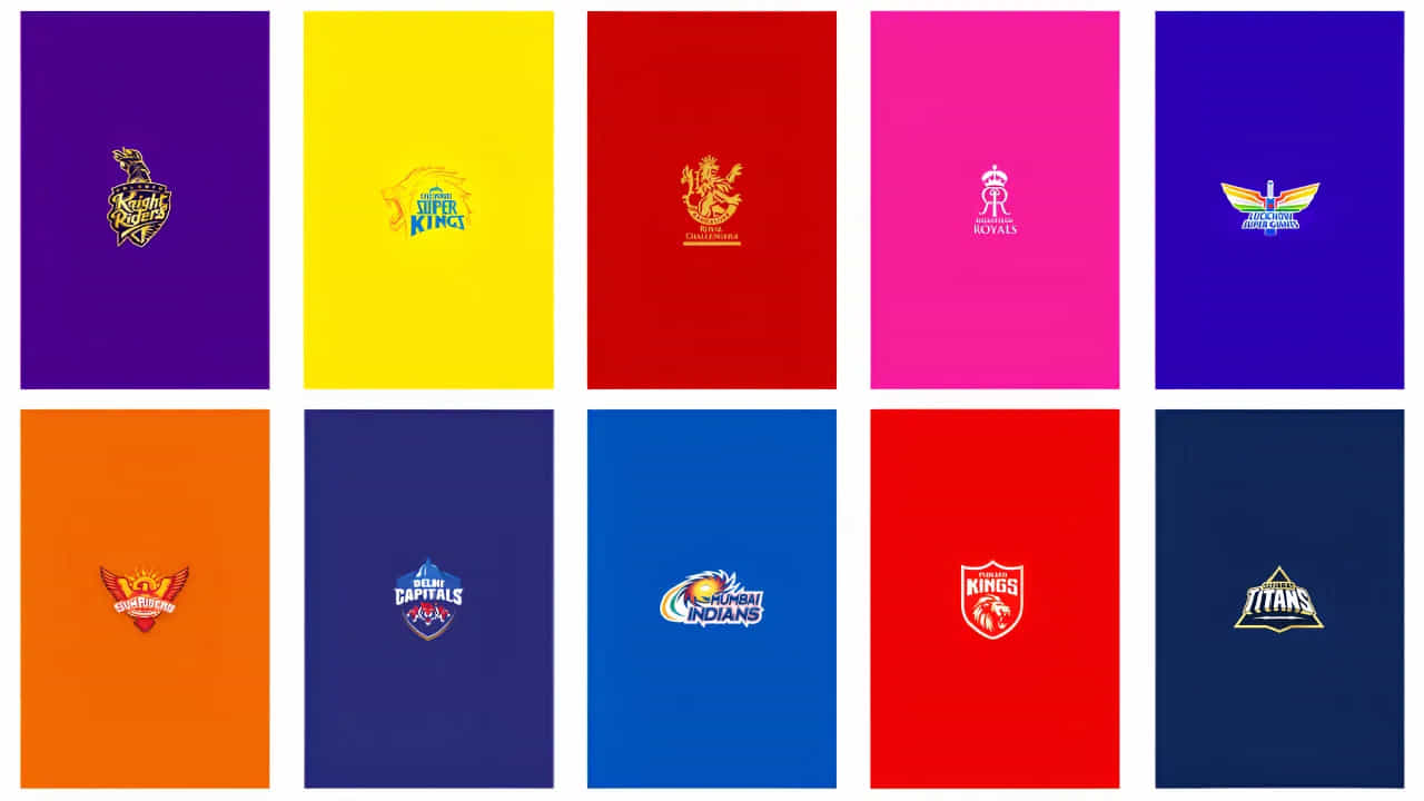 IPL 2026: ಐಪಿಎಲ್ 2026ರ ಲೀಗ್ ಹಂತವು ಕ್ಲೈಮ್ಯಾಕ್ಸ್ ತಲುಪಿದ್ದು, ಪ್ಲೇಆಫ್ ರೇಸ್ ತೀವ್ರ ಕುತೂಹಲ ಮೂಡಿಸಿದೆ. ಈಗಾಗಲೇ ರಾಯಲ್ ಚಾಲೆಂಜರ್ಸ್ ಬೆಂಗಳೂರು (RCB), ಗುಜರಾತ್ ಟೈಟಾನ್ಸ್ (GT), ಮತ್ತು ಸನ್ರೈಸರ್ಸ್ ಹೈದರಾಬಾದ್ (SRH) ತಂಡಗಳು ಪ್ಲೇಆಫ್ಗೆ ಅಧಿಕೃತವಾಗಿ ಅರ್ಹತೆ ಪಡೆದಿವೆ. ಇನ್ನು ಉಳಿದಿರುವುದು ಕೇವಲ ಒಂದೇ ಒಂದು ಸ್ಥಾನ, ಆದರೆ ಈ ಸ್ಥಾನಕ್ಕಾಗಿ ರೇಸ್ನಲ್ಲಿರುವುದು ಬರೋಬ್ಬರಿ 5 ತಂಡಗಳು!