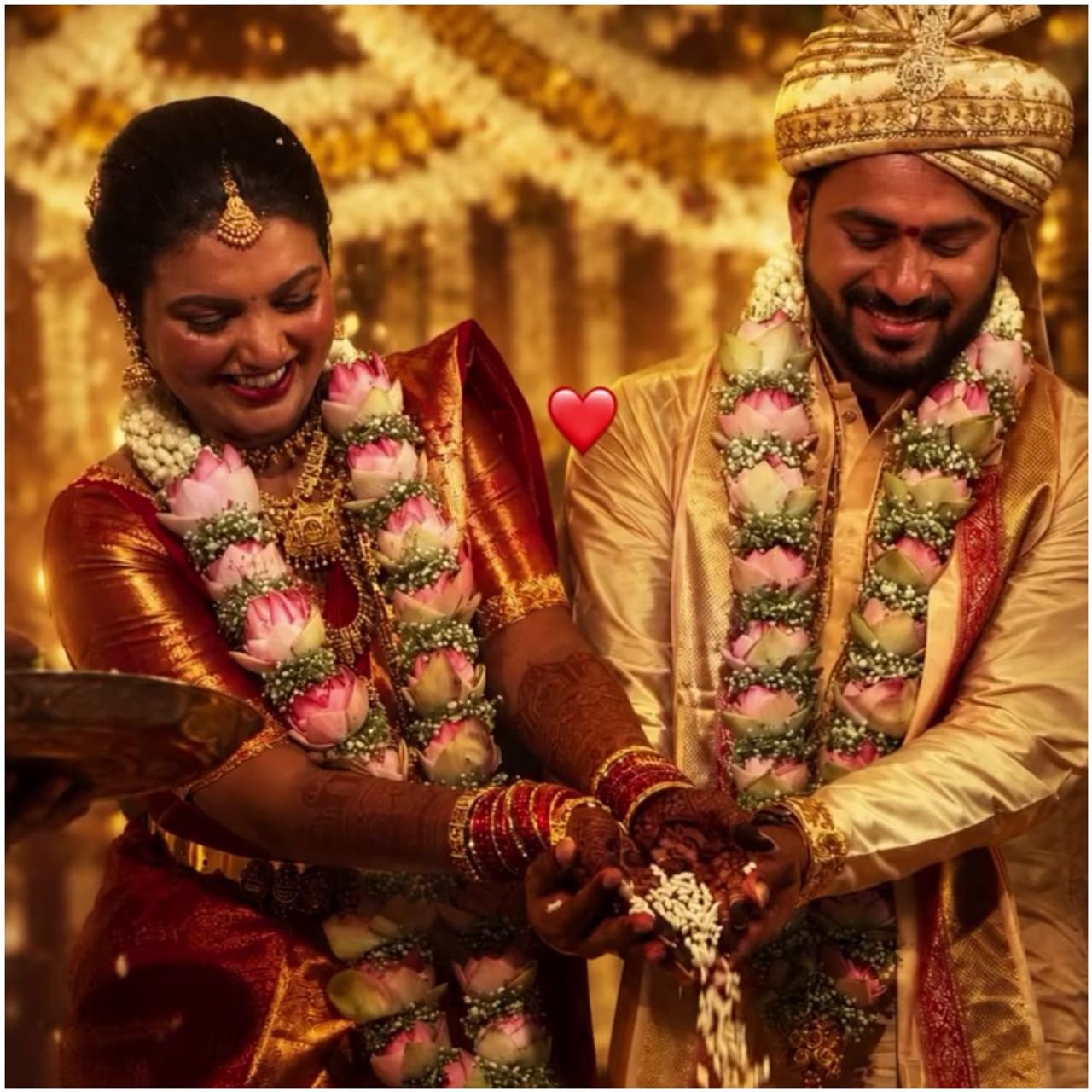 ‘ಸು ಫ್ರಮ್ ಸೋ’ ಸಿನಿಮಾ ನಿರ್ದೇಶನ ಮಾಡಿ ಅಪಾರ ಜನಪ್ರಿಯತೆ ಪಡೆದ ನಿರ್ದೇಶಕ ಜೆಪಿ ತುಮಿನಾಡು ಅವರು ವಿವಾಹ ಆಗಿದ್ದಾರೆ. ಅವರ ಹೊಸ ಜೀವನಕ್ಕೆ ಎಲ್ಲರೂ ಶುಭಾಶಯ ತಿಳಿಸುತ್ತಾ ಇದ್ದಾರೆ. 