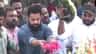 ಎನ್​​ಟಿಆರ್ ಸಮಾಧಿಗೆ ಜೂ ಎನ್​​ಟಿಆರ್ ಭೇಟಿ, ಕಾಲಿಗೆ ಬಿದ್ದ ಅಭಿಮಾನಿ