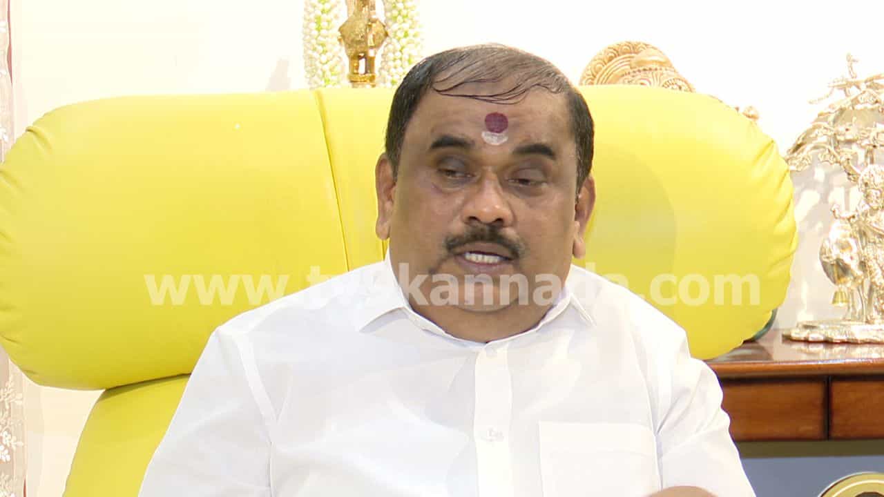 ರೈಲ್ವೆ ಪರೀಕ್ಷೆಯಲ್ಲಿ ಮತ್ತೆ ಕನ್ನಡ ಕಡೆಗಣನೆ: ರಾಜ್ಯಾದ್ಯಂತ ರೈಲು ಸಂಚಾರ ಬಂದ್ ಮಾಡುವ ಎಚ್ಚರಿಕೆ ನೀಡಿದ ಕರವೇ ರೈಲ್ವೆ ಪರೀಕ್ಷೆಯಲ್ಲಿ ಮತ್ತೆ ಕನ್ನಡ ಕಡೆಗಣನೆ: ರಾಜ್ಯಾದ್ಯಂತ ರೈಲು ಸಂಚಾರ ಬಂದ್ ಮಾಡುವ ಎಚ್ಚರಿಕೆ ನೀಡಿದ ಕರವೇ