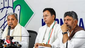 ಕರ್ನಾಟಕ ವಿಷಯದಲ್ಲಿ 'ಕೈ' ಕಮಾಂಡ್ ಎಚ್ಚರಿಕೆಯ ನಡೆ: ಹಿಂದಿನ ತಪ್ಪೇ ಪಾಠ!