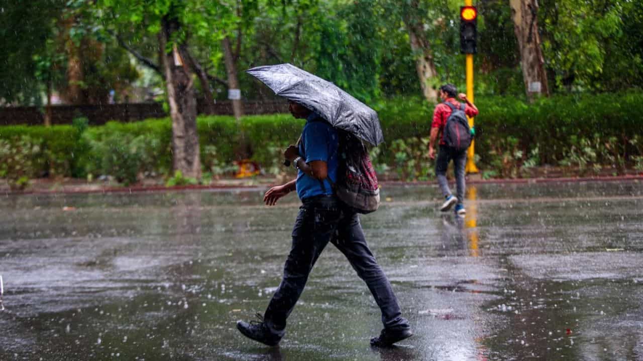 Karnataka Weather Forecast: ಮುಂದಿನ 3 ದಿನ ಮಳೆ ಅಬ್ಬರ, ಮುಕ್ಕಾಲು ಕರ್ನಾಟಕಕ್ಕೆ ಯೆಲ್ಲೋ ಅಲರ್ಟ್​​