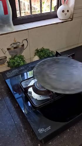 ಕಬ್ಬಿಣದ ತವಾ ಕ್ಲೀನ್‌ ಮಾಡಲು ಈ ಟಿಪ್ಸ್‌ ಅನುಸರಿಸಿ