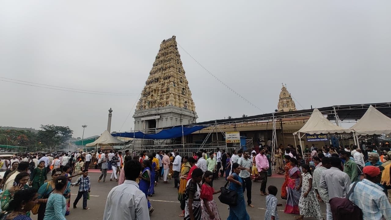 Thousands of devotees at Male Mahadeshwara Hill during Shani Amavasya weekend