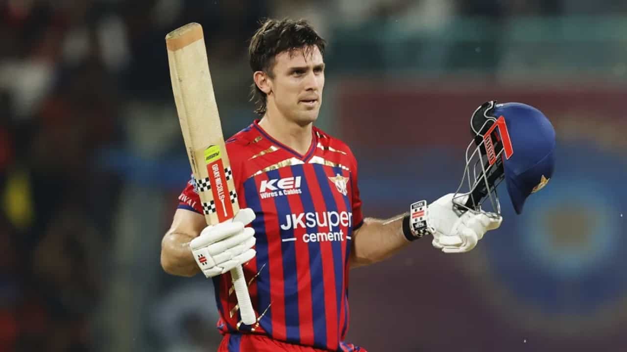 IPL 2026: ಇಂಡಿಯನ್ ಪ್ರೀಮಿಯರ್ ಲೀಗ್ ಸೀಸನ್-19 ರಲ್ಲಿ ಈವರೆಗೆ 13 ಶತಕಗಳು ಮೂಡಿಬಂದಿವೆ. ಈ ಹದಿಮೂರು ಶತಕಗಳಲ್ಲಿ ಲಕ್ನೋ ಸೂಪರ್ ಪರ ಸೆಂಚುರಿ ಸಿಡಿಸಿದ ಏಕೈಕ ಬ್ಯಾಟರ್ ಮಿಚೆಲ್ ಮಾರ್ಷ್ (Mitchell Marsh). ಆದರೆ ಇದೇ ಮಾರ್ಷ್ 2 ಬಾರಿ ಭರ್ಜರಿ ಸೆಂಚುರಿ ಸಿಡಿಸುವ ಅವಕಾಶವನ್ನು ಮಿಸ್ ಮಾಡಿದ್ದಾರೆ. (PC: IPL)