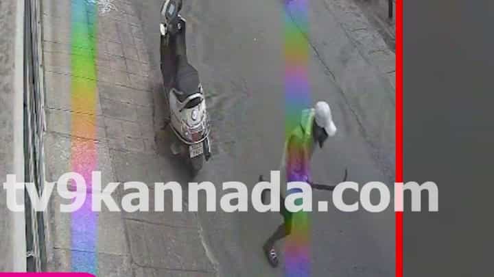 ಬೆಂಗಳೂರು: ಕುಡಿದ ನಶೆಯಲ್ಲಿ ಜನರ ಮೇಲೆ ಮಚ್ಚು, ಲಾಂಗು ಬೀಸಿದ ಪುಂಡರು, ಭಯಾನಕ ದೃಶ್ಯ ಸಿಸಿಟಿವಿಯಲ್ಲಿ ಸೆರೆ ಬೆಂಗಳೂರು: ಕುಡಿದ ನಶೆಯಲ್ಲಿ ಜನರ ಮೇಲೆ ಮಚ್ಚು, ಲಾಂಗು ಬೀಸಿದ ಪುಂಡರು, ಭಯಾನಕ ದೃಶ್ಯ ಸಿಸಿಟಿವಿಯಲ್ಲಿ ಸೆರೆ