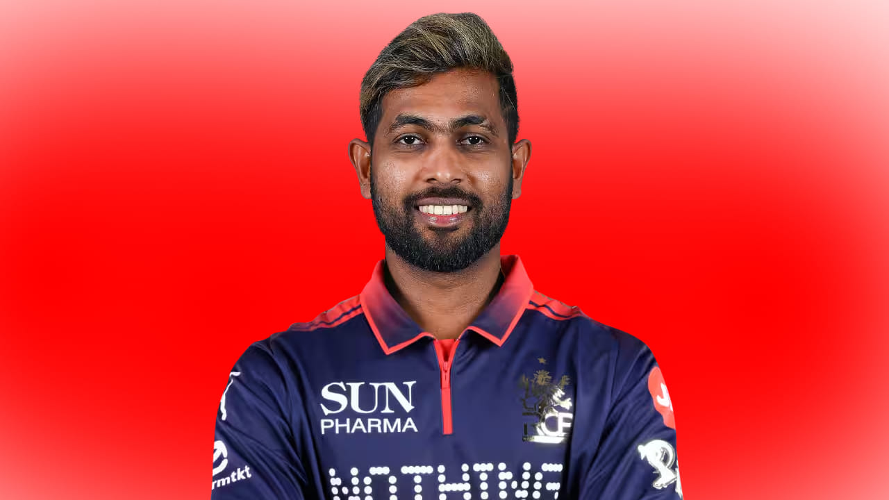 ನುವಾನ್ ತುಷಾರ: ಫಿಟ್​ನೆಸ್ ಸಮಸ್ಯೆಯಿಂದ ಬಳಲುತ್ತಿರುವ ಶ್ರೀಲಂಕನ್ ವೇಗಿ ನುವಾನ್ ತುಷಾರಗೆ ಶ್ರೀಲಂಕಾ ಕ್ರಿಕೆಟ್ ಬೋರ್ಡ್​ ಇನ್ನೂ ಸಹ ಎನ್​ಒಸಿ ನೀಡಿಲ್ಲ. ಇದೇ ಕಾರಣದಿಂದಾಗಿ ಅವರು ಇನ್ನೂ ಸಹ ಆರ್​ಸಿಬಿ ತಂಡವನ್ನು ಕೂಡಿಕೊಂಡಿಲ್ಲ. ಹೀಗಾಗಿ ಕೆಕೆಆರ್ ವಿರುದ್ಧದ ಪಂದ್ಯಕ್ಕೂ ನುವಾನ್ ತುಷಾರ ಅಲಭ್ಯರಾಗಲಿದ್ದಾರೆ. (PC: IPL)