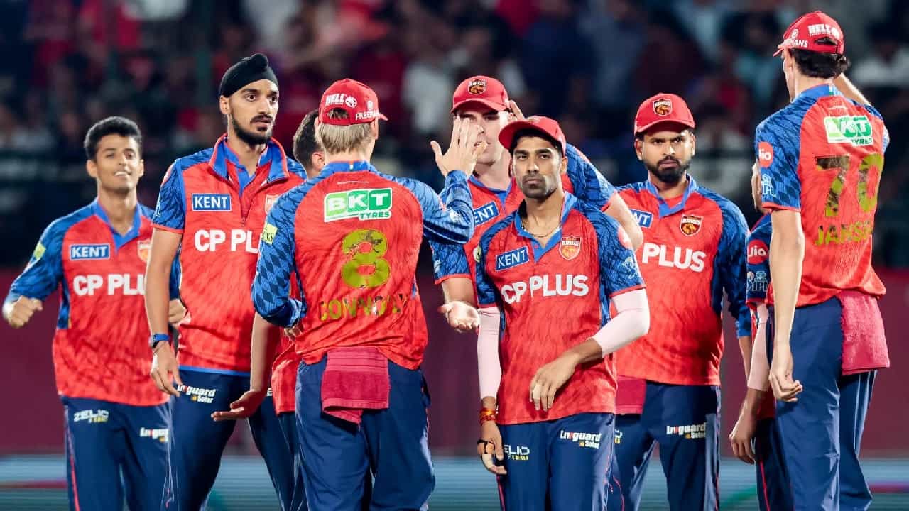 IPL 2026: ಇಂಡಿಯನ್ ಪ್ರೀಮಿಯರ್ ಲೀಗ್ ಮುಕ್ತಾಯದ ಹಂತಕ್ಕೆ ಬಂದು ನಿಂತಿದೆ. ಈಗಾಗಲೇ ಮೂರು ತಂಡಗಳು ಪ್ಲೇಆಫ್ಗೇರಿದರೆ, ಮೂರು ತಂಡಗಳು ಪ್ಲೇಆಫ್ ರೇಸ್ನಲ್ಲಿದೆ. ಅಂದರೆ ನಾಲ್ಕನೇ ಸ್ಥಾನಕ್ಕಾಗಿ ಪಂಜಾಬ್ ಕಿಂಗ್ಸ್, ರಾಜಸ್ಥಾನ್ ರಾಯಲ್ಸ್ ಹಾಗೂ ಕೊಲ್ಕತ್ತಾ ನೈಟ್ ರೈಡರ್ಸ್ ತಂಡಗಳ ನಡುವೆ ನೇರ ಪೈಪೋಟಿ ಇದೆ. (PC: IPL)