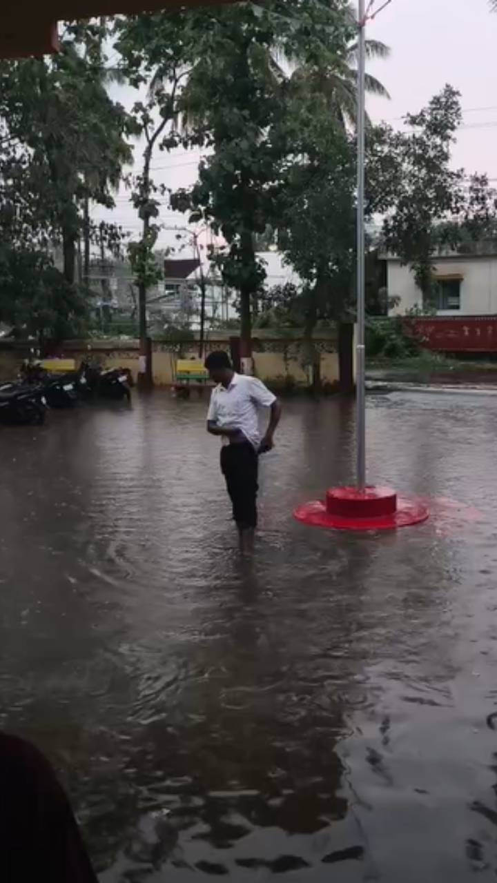 ಭಾರಿ ಮಳೆಯಿಂದಾಗಿ ಪೊಲೀಸ್​ ಠಾಣೆಗೆ ನುಗ್ಗಿದ ನೀರು
