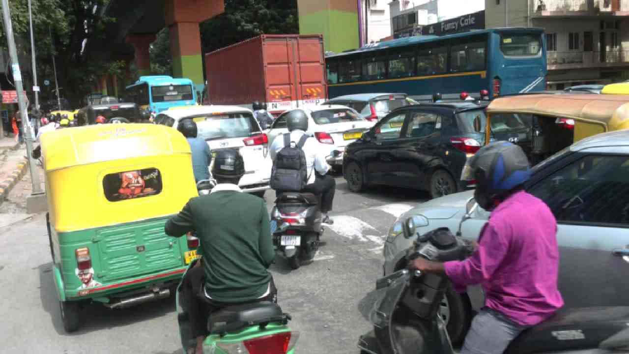 ಬೆಂಗಳೂರಿನ ರಾಗಿಗುಡ್ಡ ಮೆಟ್ರೋ ಸ್ಟೇಷನ್ ಬಳಿ ವಾಹನ ಸವಾರರಿಗೆ ಹೊಸ ಸಮಸ್ಯೆ