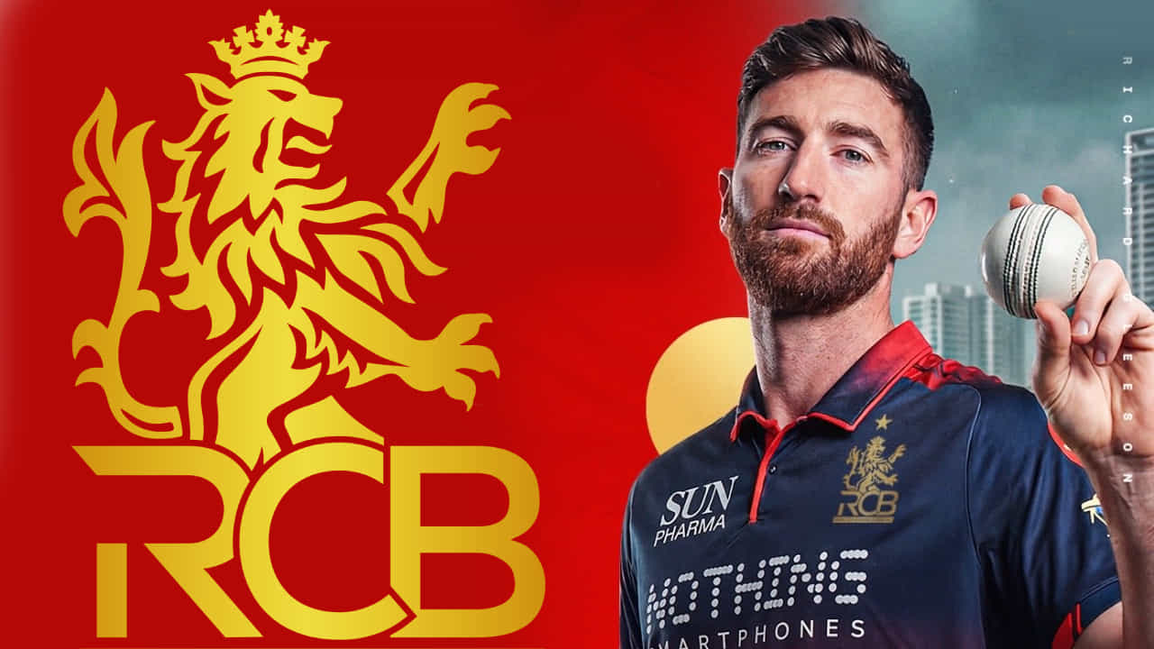IPL 2026: ಐಪಿಎಲ್ 2026ರ ಟೂರ್ನಿಯ ಮಧ್ಯಭಾಗದಲ್ಲಿ ರಾಯಲ್ ಚಾಲೆಂಜರ್ಸ್ ಬೆಂಗಳೂರು (RCB) ತಂಡವು ಇಂಗ್ಲೆಂಡ್ನ ಅನುಭವಿ ವೇಗಿ ರಿಚರ್ಡ್ ಗ್ಲೀಸನ್ (Richard Gleeson) ಅವರನ್ನು 1.6 ಕೋಟಿ ರೂಪಾಯಿ ಮೂಲ ಬೆಲೆಗೆ ತನ್ನ ತಂಡಕ್ಕೆ ಸೇರಿಸಿಕೊಂಡಿದೆ. ಶ್ರೀಲಂಕಾದ ವೇಗಿ ನುವಾನ್ ತುಷಾರ ಅವರಿಗೆ ಪರ್ಯಾಯ ಆಟಗಾರನಾಗಿ ಗ್ಲೀಸನ್ RCB ಕ್ಯಾಂಪ್ ಸೇರಿದ್ದಾರೆ. ಆರ್ಸಿಬಿ ಮ್ಯಾನೇಜ್ಮೆಂಟ್ ಈ ಹಠಾತ್ ನಿರ್ಧಾರ ತೆಗೆದುಕೊಳ್ಳಲು ಪ್ರಮುಖ ಕಾರಣಗಳು ಇಲ್ಲಿವೆ... (PC: RCB)