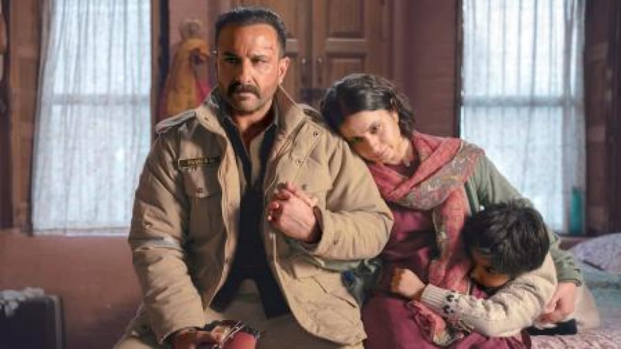 ಸೈಫ್ ಅಲಿ ಖಾನ್ ನಟಿಸಿರುವ ಪೊಲಿಟಿಕಲ್ ಥ್ರಿಲ್ಲರ್ ಸಿನಿಮಾ ‘ಕರ್ತವ್ಯ’ ಇದೀಗ ನೇರವಾಗಿ ನೆಟ್​​ಫ್ಲಿಕ್ಸ್​ನಲ್ಲಿ ಬಿಡುಗಡೆ ಆಗಿದೆ. ಪೊಲೀಸ್ ಒಬ್ಬ ತನ್ನ ಕುಟುಂಬ ಮತ್ತು ಕರ್ತವ್ಯದ ನಡುವೆ ಯಾವುದನ್ನು ಆಯ್ಕೆ ಮಾಡಿಕೊಳ್ಳುತ್ತಾನೆ ಎಂಬುದು ಸಿನಿಮಾದ ಕತೆ. ಸಿನಿಮಾ ನಿರ್ಮಾಣ ಮಾಡಿರುವುದು ಶಾರುಖ್ ಖಾನ್ ಮತ್ತು ಅವರ ಪತ್ನಿ ಗೌರಿ ಖಾನ್.