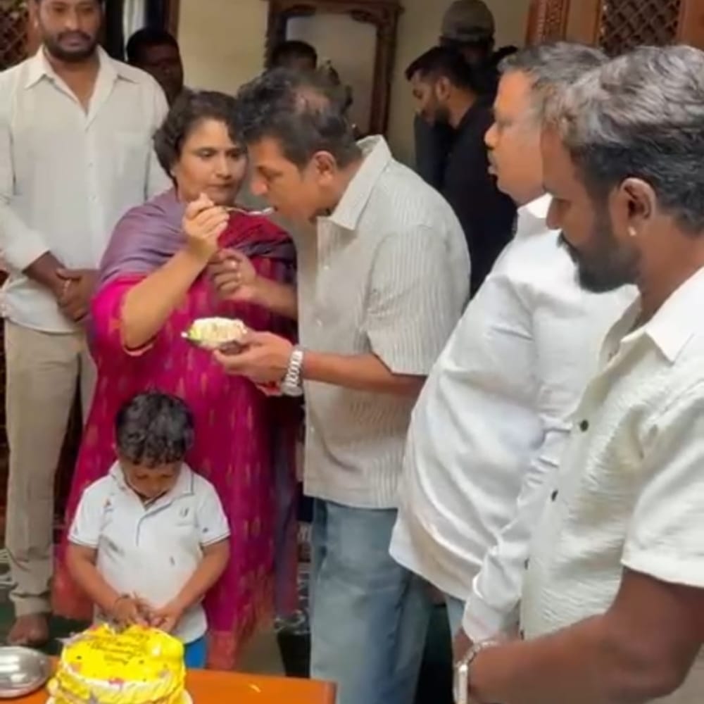 ಪ್ರತಿ ವರ್ಷವೂ ಸಹ ಶಿವಣ್ಣನ ಹುಟ್ಟುಹಬ್ಬ ಮತ್ತು ಇಬ್ಬರ ವಾರ್ಷಿಕೋತ್ಸವವನ್ನು ಅಭಿಮಾನಿಗಳು ದಶಕಗಳಿಂದಲೂ ಆಚರಿಸುತ್ತಲೇ ಬರುತ್ತಿದ್ದಾರೆ. ಈ ವರ್ಷವೂ ತಪ್ಪಿಸಿಲ್ಲ.