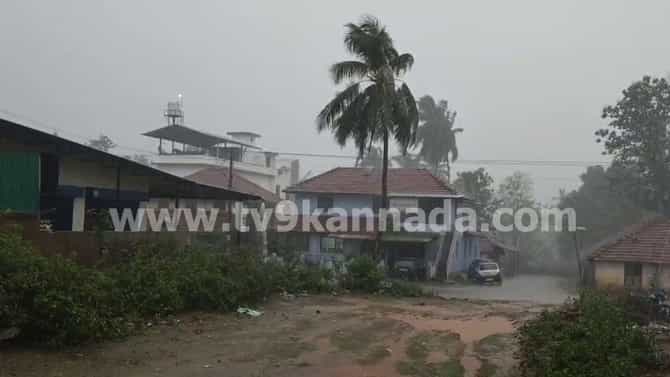 ಹಲವೆಡೆ ಮುಂಗಾರು ಪೂರ್ವ ಮಳೆ ಅಬ್ಬರ; ಶಿವಮೊಗ್ಗದಲ್ಲಿ ರೈಲು ಸಂಚಾರ ವ್ಯತ್ಯಯ