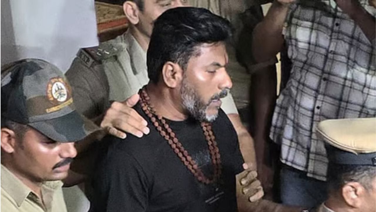 Shivanand Neelannavar taken into CID custody from Belagavi court