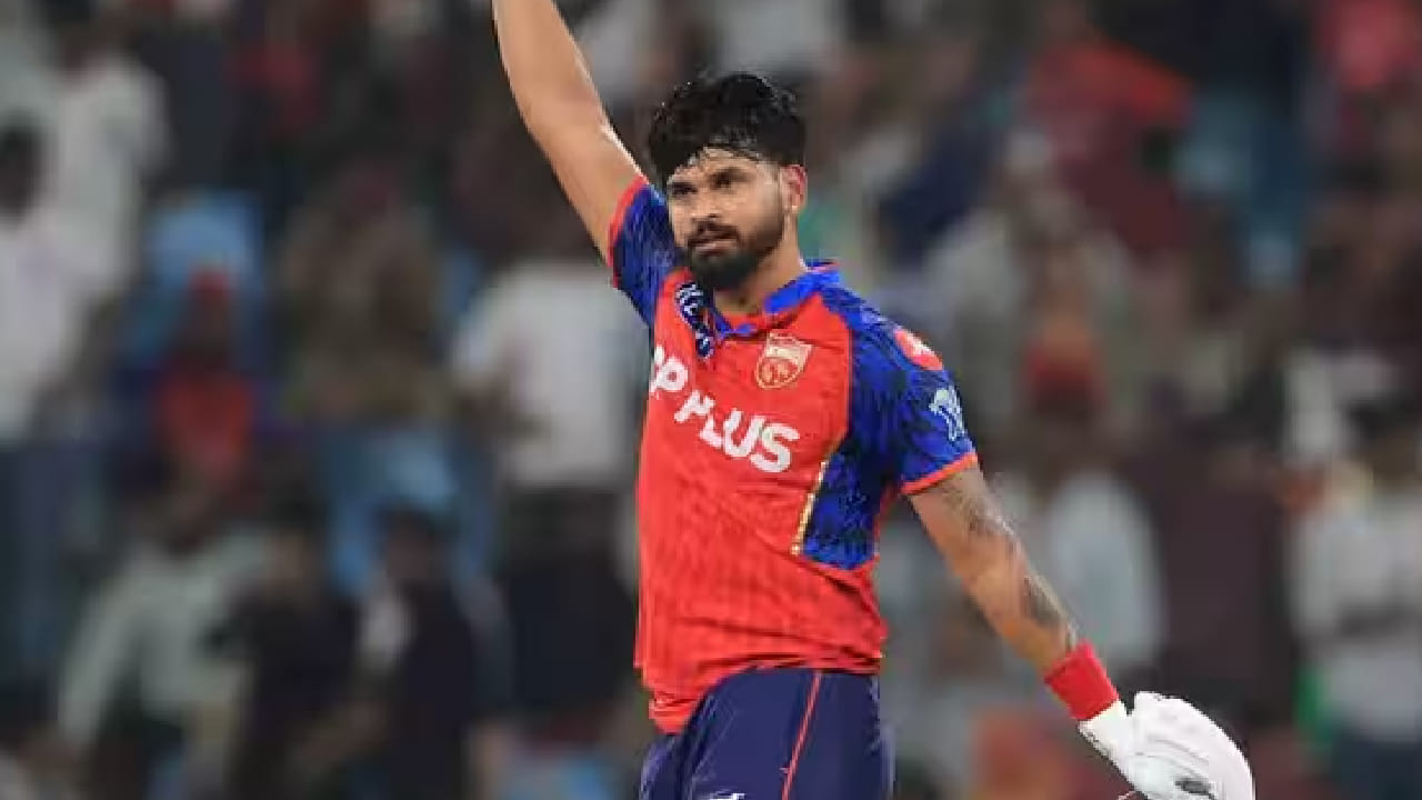 ಲಕ್ನೋ ಏಕಾನ ಸ್ಟೇಡಿಯಂನಲ್ಲಿ ನಡೆದ ಲಕ್ನೋ ಸೂಪರ್ ಜೈಂಟ್ಸ್ ವಿರುದ್ಧದ ಪಂದ್ಯದಲ್ಲಿ 4ನೇ ಕ್ರಮಾಂಕದಲ್ಲಿ ಕಣಕ್ಕಿಳಿದ ಶ್ರೇಯಸ್ ಅಯ್ಯರ್ ಭರ್ಜರಿ ಬ್ಯಾಟಿಂಗ್ ಪ್ರದರ್ಶಿಸಿದ್ದರು. ಈ ಭರ್ಜರಿ ಬ್ಯಾಟಿಂಗ್ನೊಂದಿಗೆ 51 ಎಸೆತಗಳಲ್ಲಿ 5 ಸಿಕ್ಸ್ ಹಾಗೂ 11 ಫೋರ್ಗಳೊಂದಿಗೆ ಅಜೇಯ 101 ರನ್ ಬಾರಿಸಿದರು. (PC: IPL)