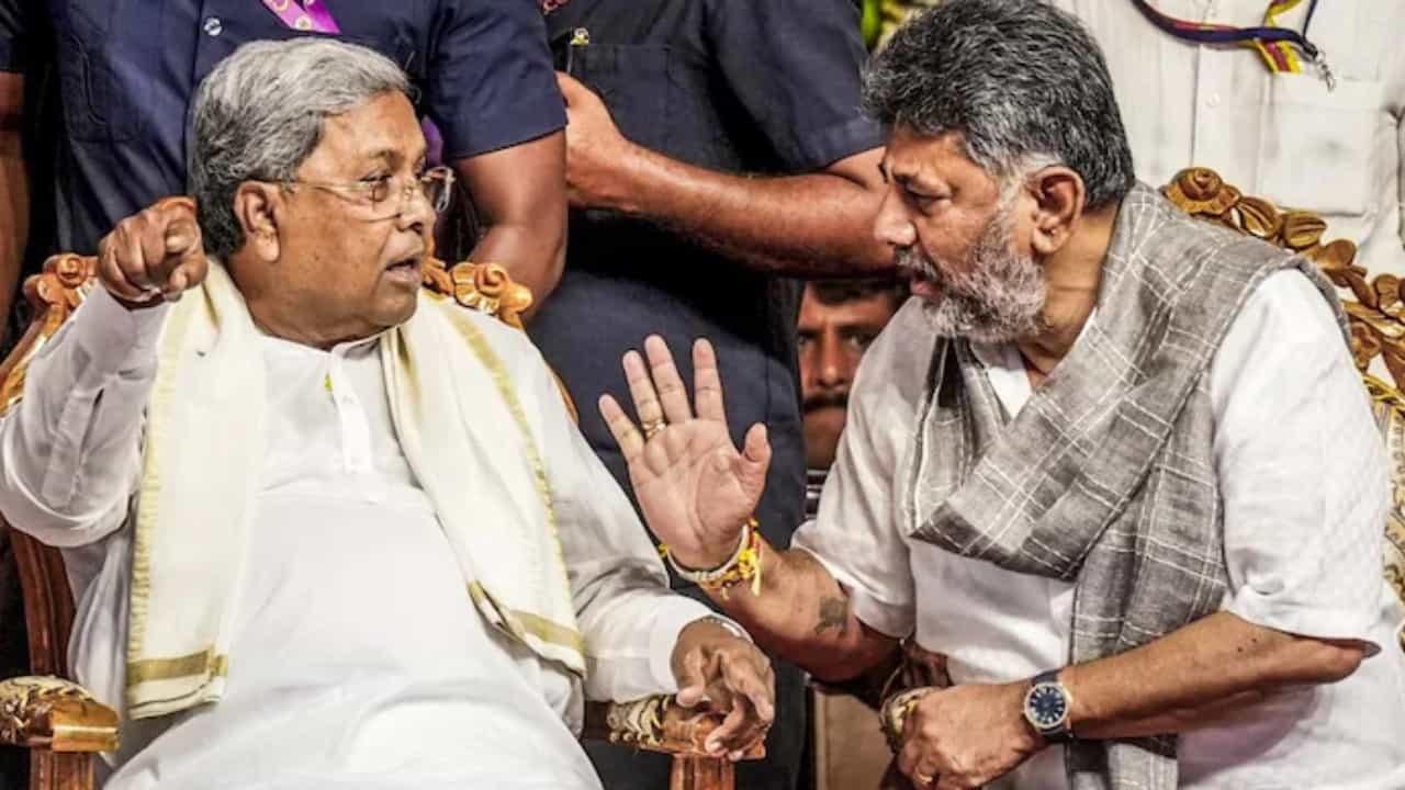 ಡಿಕೆ ಶಿವಕುಮಾರ್​ಗೆ ಪಟ್ಟಾಭಿಷೇಕದ ತಯಾರಿ: ಸಿಎಂ ಸ್ಥಾನಕ್ಕೆ ಸಿದ್ದರಾಮಯ್ಯ ರಾಜೀನಾಮೆ ಬೆನ್ನಲ್ಲೇ ದೆಹಲಿಗೆ ಡಿಸಿಎಂ