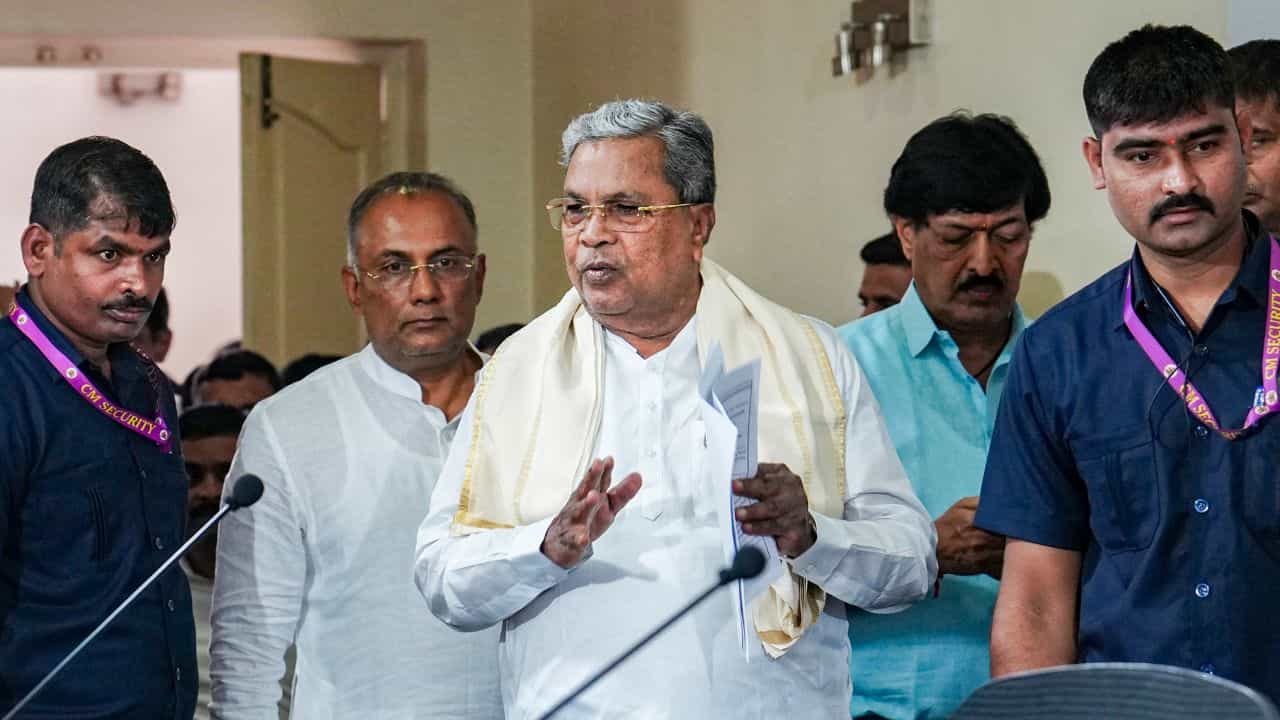 Siddaramaiah Resigns: ಕರ್ನಾಟಕ ಮುಖ್ಯಮಂತ್ರಿ ಸ್ಥಾನಕ್ಕೆ ಸಿದ್ದರಾಮಯ್ಯ ರಾಜೀನಾಮೆ