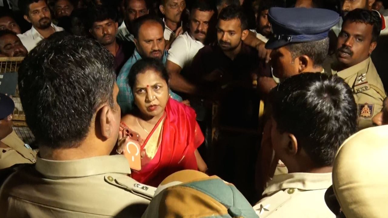 ಮುಚ್ಕೊಂಡು ನಿಲ್ಲಬೇಕು.. ಗೂಂಡಾ MLA ಅಂದಿದ್ಯಾರು?: ನಾನು ಮಾಜಿ ಎಂಎಲ್ಸಿ ಎಂದು ಪೊಲೀಸರಿಗೆ ಆವಾಜ್