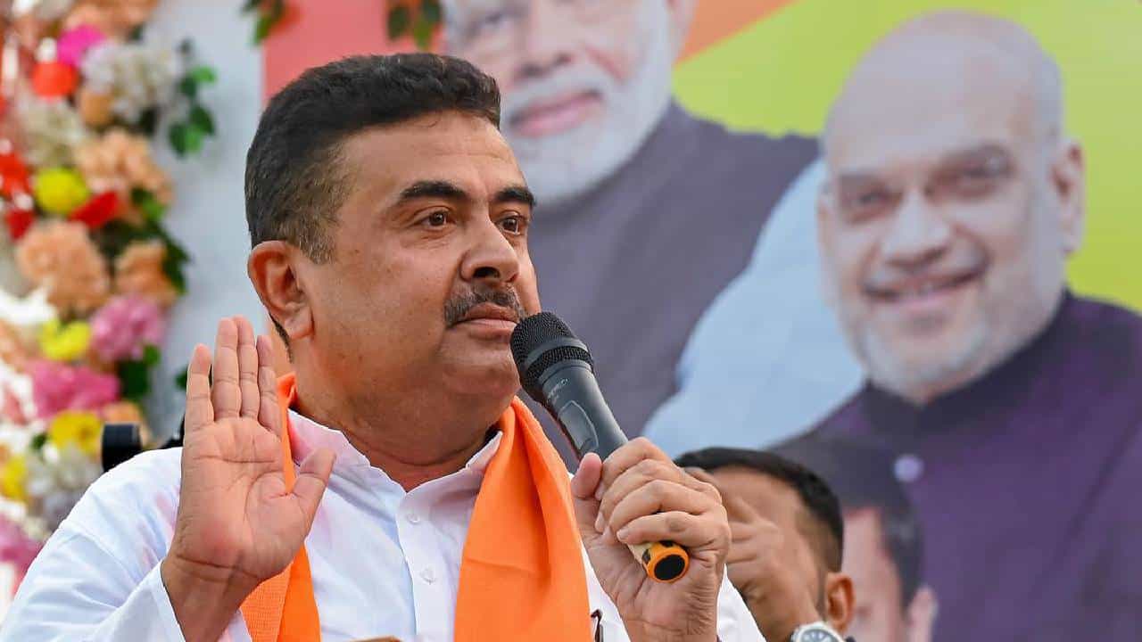 ಬಂಗಾಳದಲ್ಲಿ ಕೇಸರಿ ಯುಗಾರಂಭ: ಮೇ 9 ರಂದು ಬಿಜೆಪಿ ಸರ್ಕಾರದ ಪಟ್ಟಾಭಿಷೇಕ, ಸಿಎಂ ರೇಸ್ನಲ್ಲಿ ಸುವೇಂದು ಅಧಿಕಾರಿ ಮುಂಚೂಣಿ ಬಂಗಾಳದಲ್ಲಿ ಕೇಸರಿ ಯುಗಾರಂಭ: ಮೇ 9 ರಂದು ಬಿಜೆಪಿ ಸರ್ಕಾರದ ಪಟ್ಟಾಭಿಷೇಕ, ಸಿಎಂ ರೇಸ್ನಲ್ಲಿ ಸುವೇಂದು ಅಧಿಕಾರಿ ಮುಂಚೂಣಿ