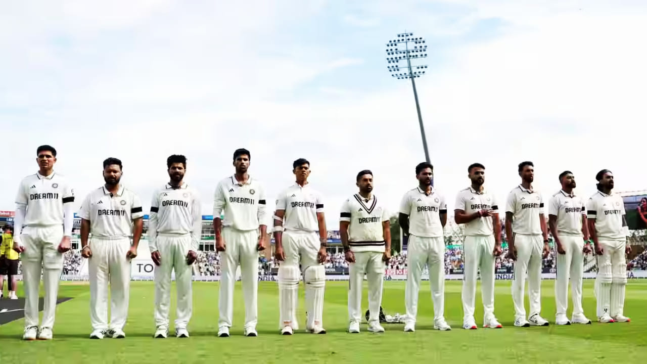 ಭಾರತ ಟೆಸ್ಟ್ ತಂಡ: ಶುಭ್​ಮನ್ ಗಿಲ್ (ನಾಯಕ), ಯಶಸ್ವಿ ಜೈಸ್ವಾಲ್, ಕೆಎಲ್ ರಾಹುಲ್ (ಉಪ ನಾಯಕ), ಸಾಯಿ ಸುದರ್ಶನ್, ರಿಷಭ್ ಪಂತ್, ದೇವದತ್ ಪಡಿಕ್ಕಲ್, ನಿತೀಶ್ ಕುಮಾರ್ ರೆಡ್ಡಿ, ವಾಷಿಂಗ್ಟನ್ ಸುಂದರ್, ಕುಲ್ದೀಪ್ ಯಾದವ್, ಮೊಹಮ್ಮದ್ ಸಿರಾಜ್, ಪ್ರಸಿದ್ಧ್ ಕೃಷ್ಣ, ಮಾನವ್ ಸುತಾರ್, ಗುರ್ನೂರ್ ಬ್ರಾರ್, ಧ್ರುವ್ ಜುರೆಲ್.