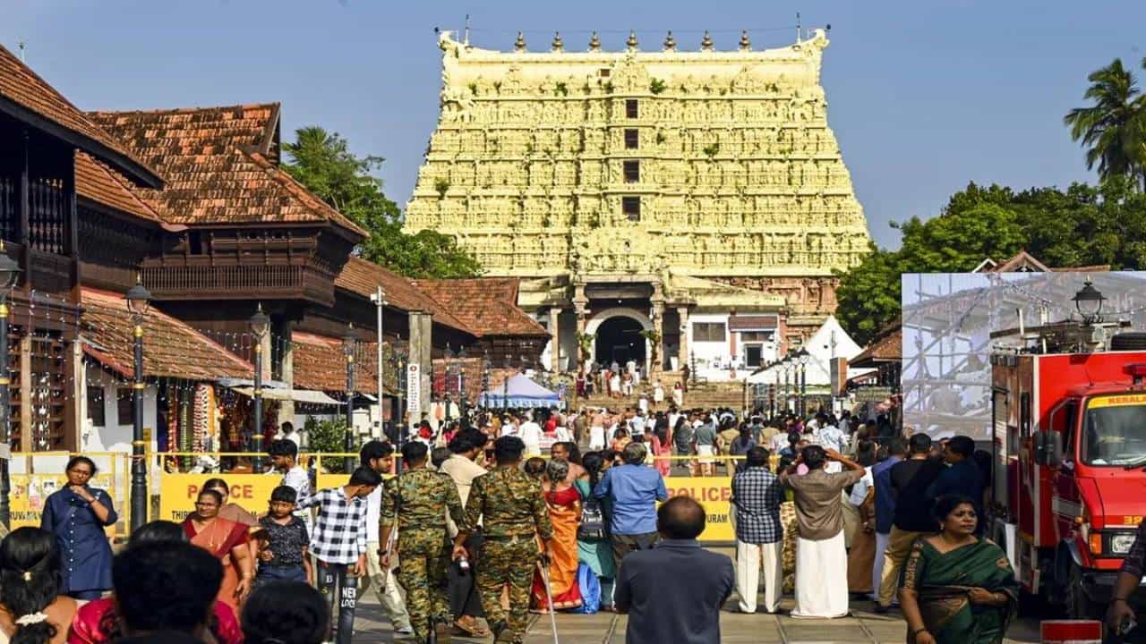 ಕೇರಳಂನ ಪದ್ಮನಾಭಸ್ವಾಮಿ ದೇವಾಲಯದಲ್ಲಿ ಭಾರಿ ಭದ್ರತಾ ಲೋಪ: ಕೋಟ್ಯಂತರ ಮೌಲ್ಯದ ಚಿನ್ನ, ವಜ್ರದ ಆಭರಣಗಳು ನಾಪತ್ತೆ