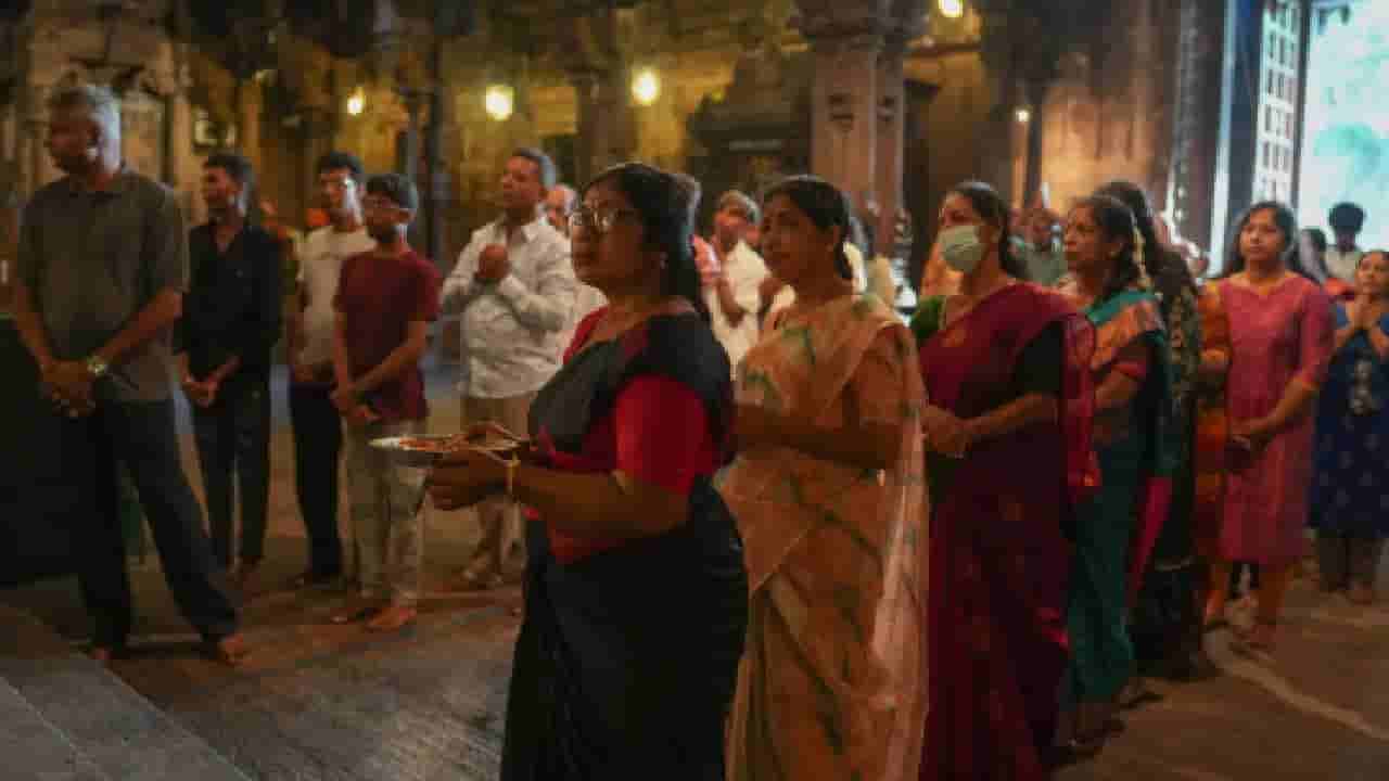 ಪ್ರತಿದಿನ ದೇವಸ್ಥಾನಕ್ಕೆ ಹೋಗೋದ್ರಿಂದ ಎಷ್ಟೆಲ್ಲಾ ಪ್ರಯೋಜನಗಳು ಲಭಿಸುತ್ತವೆ ನೋಡಿ