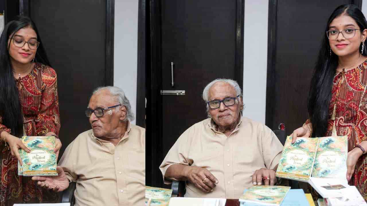 ಯುವ ಲೇಖಕಿಯ “ದಿ ಮಿಸ್ಟಿಕಲ್ ವೇವ್ಸ್” ಕೃತಿ ಬಿಡುಗಡೆ ಮಾಡಿದ ಸಿ.ಎನ್.ಆರ್.ರಾವ್ ಯುವ ಲೇಖಕಿಯ “ದಿ ಮಿಸ್ಟಿಕಲ್ ವೇವ್ಸ್” ಕೃತಿ ಬಿಡುಗಡೆ ಮಾಡಿದ ಸಿ.ಎನ್.ಆರ್.ರಾವ್