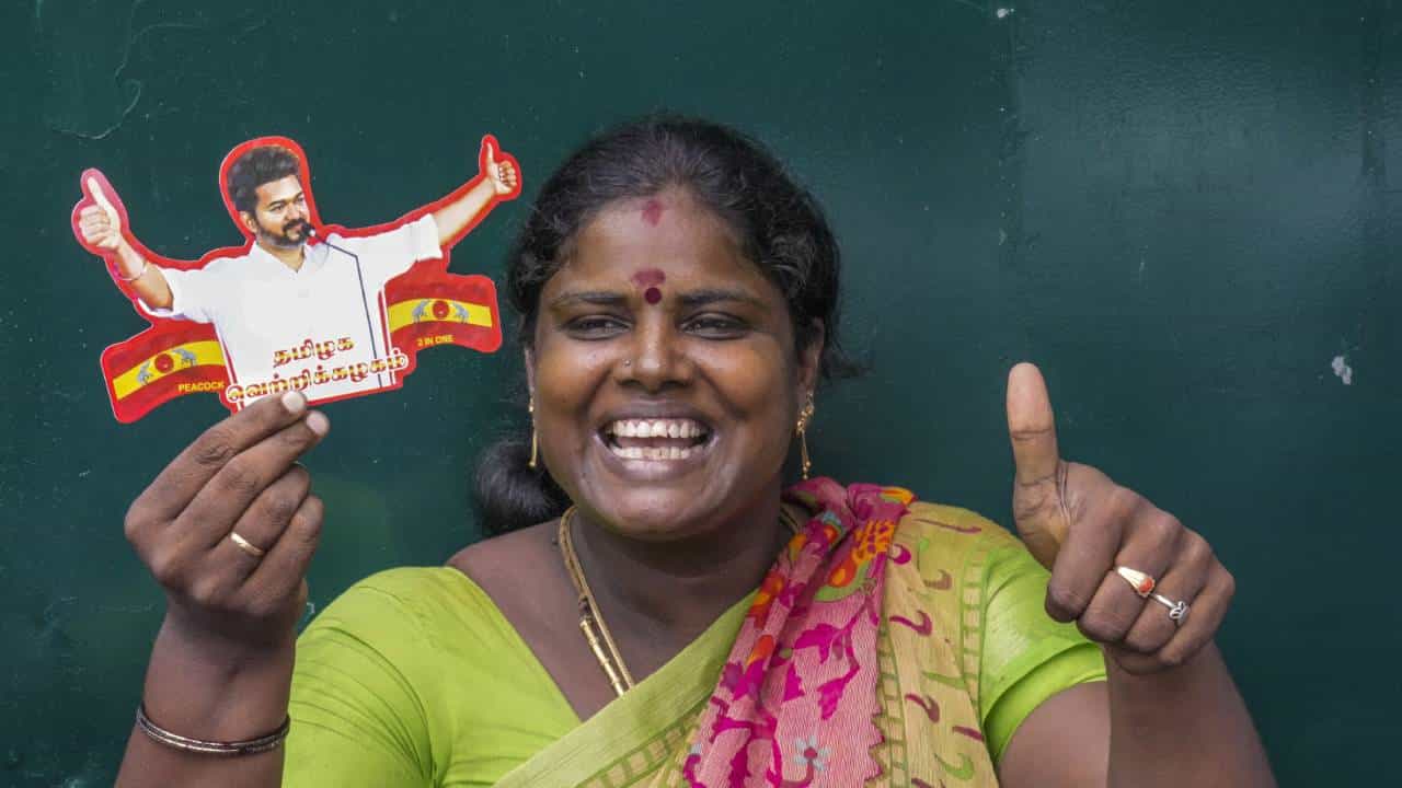 ಟಿವಿಕೆ ಭರವಸೆಗಳು: ಗೃಹಿಣಿಯರಿಗೆ 2,500 ರೂ, ವೃದ್ಧರಿಗೆ 3,000 ರೂ, ಉಚಿತ ಗ್ಯಾಸ್, ವಧುವಿಗೆ ಚಿನ್ನ ಇತ್ಯಾದಿ ಕೊಡುಗೆ