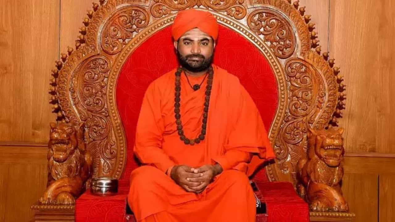 ವಚನಾನಂದ ಶ್ರೀಗಳಿಗೆ ಹೆಚ್ಚಿದ ಬಂಧನದ ಭೀತಿ: ನಿರೀಕ್ಷಣಾ ಜಾಮೀನು ರದ್ದುಗೊಳಿಸುವಂತೆ ಕೋರ್ಟ್ಗೆ ಹರಿಹರ ಪೊಲೀಸರ ಅರ್ಜಿ! ವಚನಾನಂದ ಶ್ರೀಗಳಿಗೆ ಹೆಚ್ಚಿದ ಬಂಧನದ ಭೀತಿ: ನಿರೀಕ್ಷಣಾ ಜಾಮೀನು ರದ್ದುಗೊಳಿಸುವಂತೆ ಕೋರ್ಟ್ಗೆ ಹರಿಹರ ಪೊಲೀಸರ ಅರ್ಜಿ!