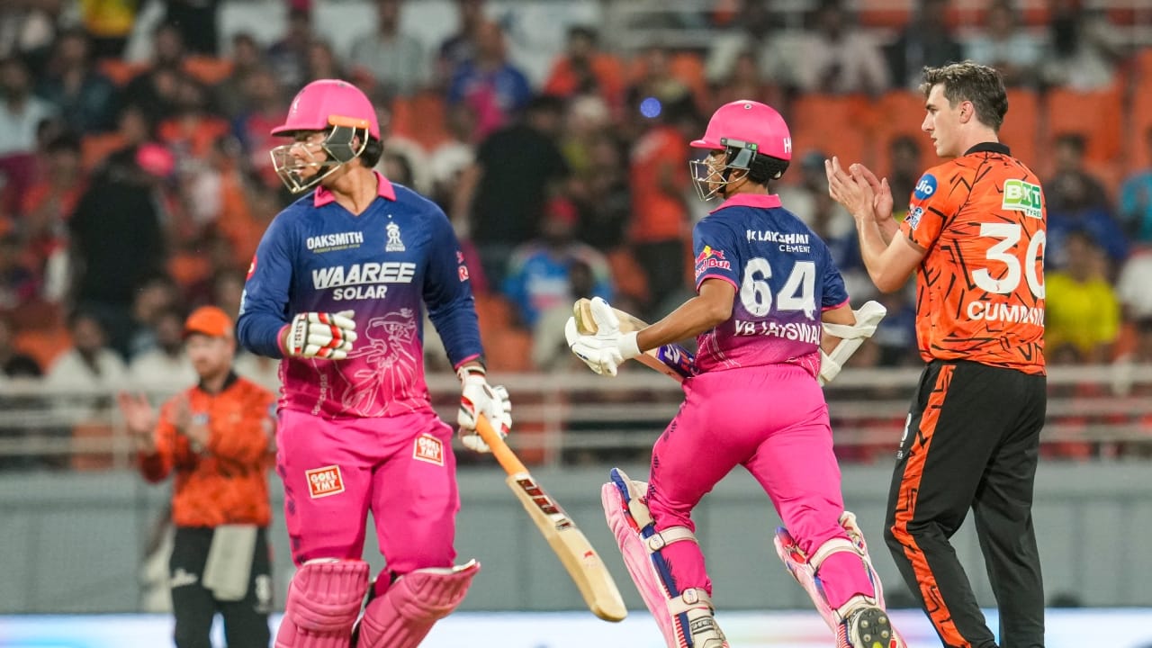 ಪವರ್ಪ್ಲೇನಲ್ಲಿ ಅತಿ ಹೆಚ್ಚು ರನ್ ಗಳಿಸಿದ ದಾಖಲೆಯನ್ನು ವೈಭವ್ ಸೂರ್ಯವಂಶಿ ನಿರ್ಮಿಸಿದ್ದಾರೆ. 2016 ರಲ್ಲಿ ಡೇವಿಡ್ ವಾರ್ನರ್ 467 ರನ್ ಗಳಿಸಿದ್ದರು. ಈಗ ವೈಭವ್ ಸೂರ್ಯವಂಶಿ ಈ ಟೂರ್ನಿಯಲ್ಲಿ 490 ರನ್ ಗಳಿಸುವ ಮೂಲಕ ಹೊಸ ದಾಖಲೆಯನ್ನು ನಿರ್ಮಿಸಿದ್ದಾರೆ (PC- PTI).