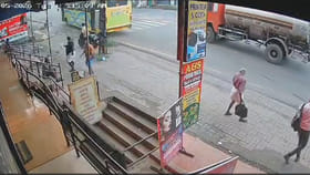 ಕೂದಲೆಳೆ ಅಂತರದಲ್ಲಿ ತಪ್ಪಿದ ಅಪಘಾತ; ಭೀಕರ ದೃಶ್ಯ ಸಿಸಿಟಿವಿಯಲ್ಲಿ ಸೆರೆ