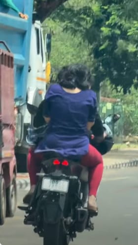 ಬೈಕಿನಲ್ಲಿ ಪ್ರೇಮಿಗಳ ಕಿತ್ತಾಟ; ವಿಡಿಯೋ ವೈರಲ್