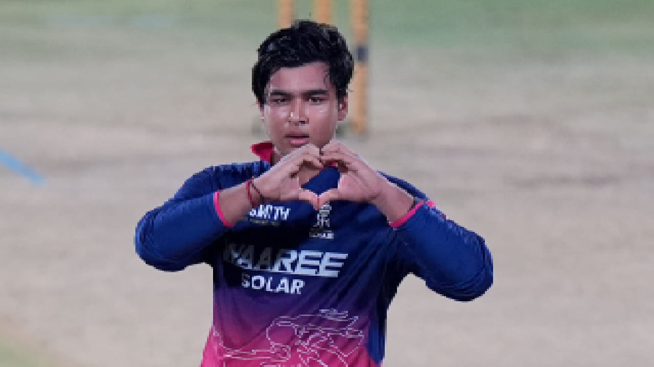 ಈ 700 ರನ್ಗಳೊಂದಿಗೆ ಯುವ ದಾಂಡಿಗ ಟಿ20 ಕ್ರಿಕೆಟ್ ಇತಿಹಾಸದಲ್ಲೇ ಯಾರಿಂದಲೂ ಸಾಧ್ಯವಾಗದ ಅಪರೂಪದ ವಿಶ್ವ ದಾಖಲೆ ನಿರ್ಮಿಸಿದ್ದಾರೆ. ಅಂದರೆ ಟಿ20 ಟೂರ್ನಿಯಲ್ಲಿ ಬ್ಯಾಟರ್ರೊಬ್ಬರು 200+ ಸ್ಟ್ರೈಕ್ ರೇಟ್ನಲ್ಲಿ 700+ ರನ್ ಕಲೆಹಾಕಿರುವುದು ಇದೇ ಮೊದಲು. (PC: IPL)