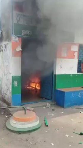 ಬಂಗಾಳದಲ್ಲಿ ಗಲಾಟೆಯಿಂದ ಹೊತ್ತಿ ಉರಿದ ಟಿಎಂಸಿ ಕಚೇರಿ