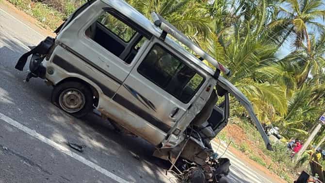 ಕಾರುಗಳ ಮಧ್ಯೆ ಮುಖಾಮುಖಿ ಡಿಕ್ಕಿ: ಒಂದೇ ಕುಟುಂಬದ ಮೂವರು ಸ್ಥಳದಲ್ಲೇ ಸಾವು