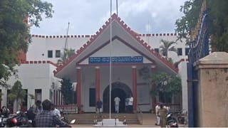ಬಾಗಲಕೋಟೆಯಲ್ಲಿ ಸರಕಾರಿ ನೌಕರರ ಅಂಧಾ ದರ್ಬಾರ್​​: ನಗರಸಭೆಯಲ್ಲಿ ಹೊರಗಿನವರಿಂದ ಕಚೇರಿ ಕಾರ್ಯ!