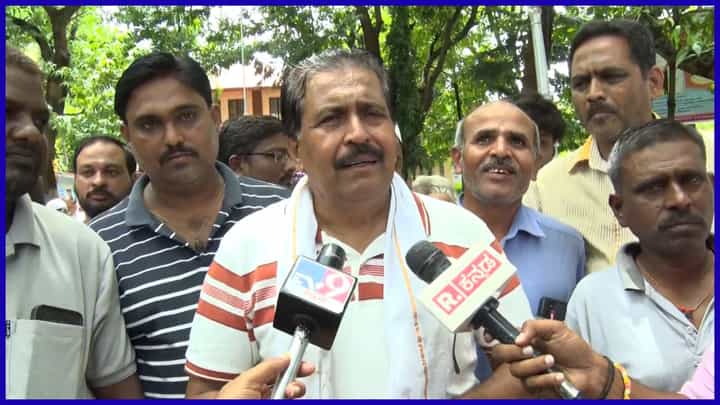 ಇಡೀ ಊರೇ ಮುಳುಗಿದ್ರೂ ಬಾರದ ಜನಪ್ರತಿನಿಧಿ: 'ನಮ್ಮ ಶಾಸಕರು ನಾಪತ್ತೆಯಾಗಿದ್ದಾರೆ ಹುಡುಕಿಕೊಡಿ' ಎಂದು ಜನಾಕ್ರೋಶ! ಇಡೀ ಊರೇ ಮುಳುಗಿದ್ರೂ ಬಾರದ ಜನಪ್ರತಿನಿಧಿ: 'ನಮ್ಮ ಶಾಸಕರು ನಾಪತ್ತೆಯಾಗಿದ್ದಾರೆ ಹುಡುಕಿಕೊಡಿ' ಎಂದು ಜನಾಕ್ರೋಶ!