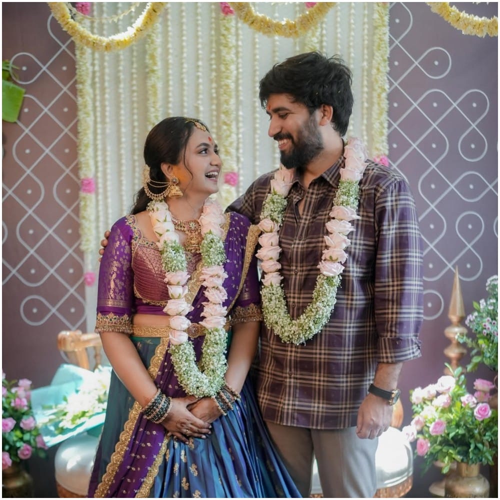 ಭವ್ಯಾ ಗೌಡ ಈ ಹಿಂದೆ ಬಿಗ್ ಬಾಸ್ ಮನೆಗೆ ಸ್ಪರ್ಧಿಯಾಗಿ ಹೋದಾಗ, ವೇದಿಕೆ ಮೇಲೆ ಸಹೋದರಿ ದಿವ್ಯಾ ಗೌಡ ಕೂಡ ಬಂದು ಮಿಂಚಿದ್ದರು. ತಮ್ಮ ಬಬ್ಲಿ ಸ್ವಭಾವದಿಂದ ದಿವ್ಯಾ ಅಂದು ವೀಕ್ಷಕರ ಗಮನ ಸೆಳೆದಿದ್ದರು.
