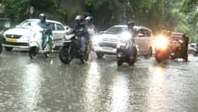 Bangaluru rain: ಬೆಂಗಳೂರಲ್ಲಿ ಧಾರಾಕಾರ ಮಳೆ; ಕೆರೆಯಂತಾದ ರಸ್ತೆಗಳು