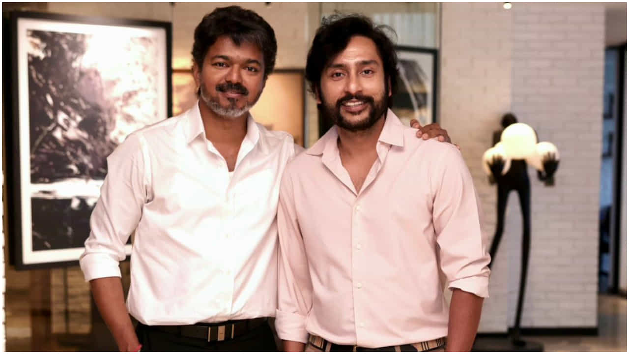 ಸಿಎಂ ವಿಜಯ್ ಭೇಟಿ ಮಾಡಿದ ‘ಕರುಪ್ಪು’ ಸಿನಿಮಾದ ನಿರ್ದೇಶಕ ಆರ್.ಜೆ. ಬಾಲಾಜಿ