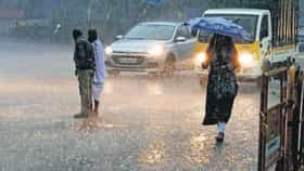 ಬೆಂಗಳೂರು ಸೇರಿ ರಾಜ್ಯಾದ್ಯಂತ ಬಿರುಗಾಳಿ ಸಹಿತ ವರುಣನ ಆರ್ಭಟ!