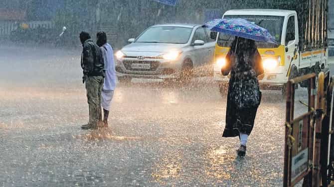 ಬೆಂಗಳೂರು ಸೇರಿ ರಾಜ್ಯಾದ್ಯಂತ ಬಿರುಗಾಳಿ ಸಹಿತ ವರುಣನ ಆರ್ಭಟ!