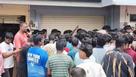1 ರೂಪಾಯಿಗೆ ಟಿ ಶರ್ಟ್: ಚಿಂತಾಮಣಿಯಲ್ಲಿ ಬಟ್ಟೆ ಅಂಗಡಿಗೆ ಮುಗಿಬಿದ್ದ ಗ್ರಾಹಕರು